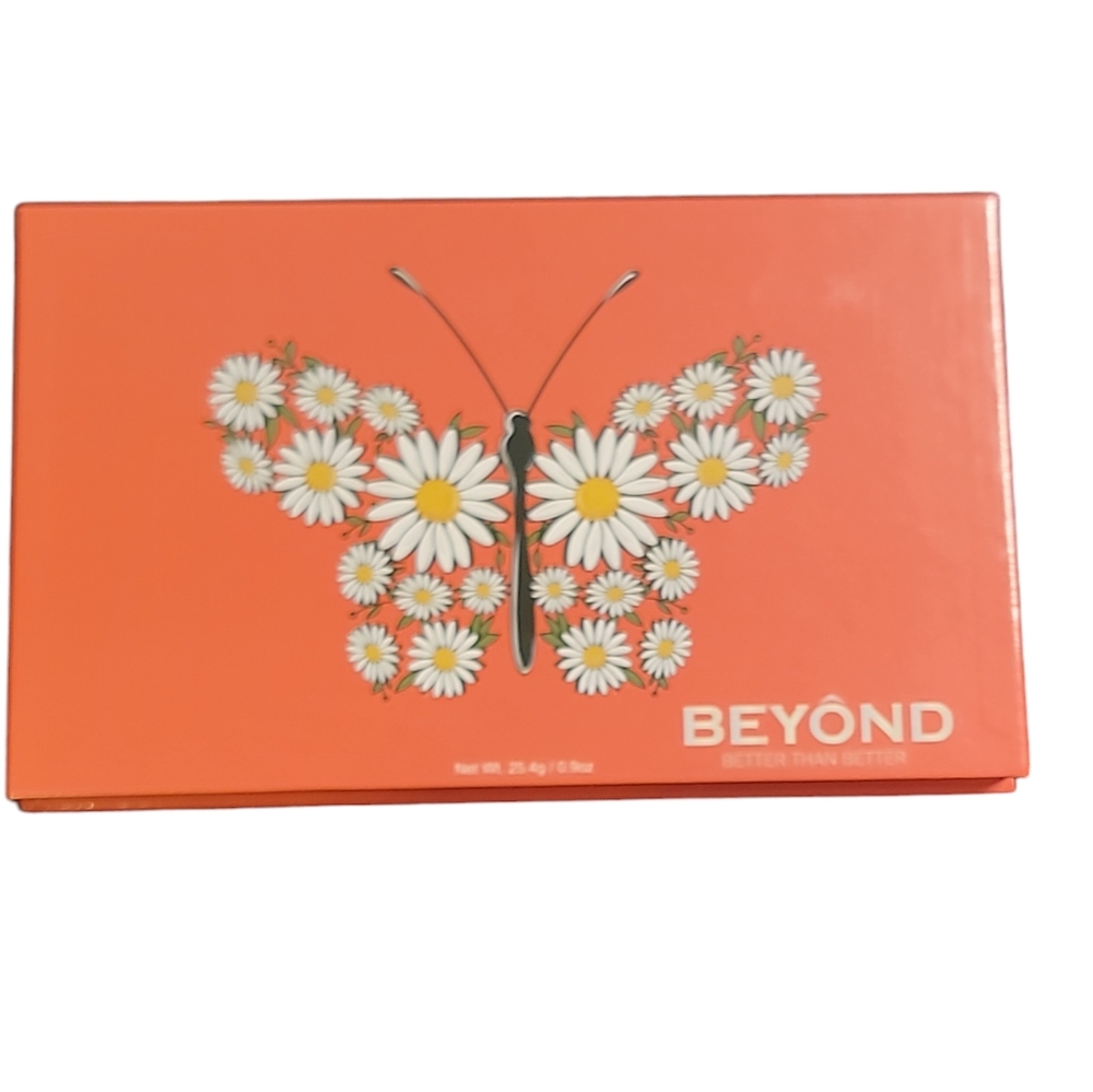Beyond Mothra Beautiful Spring/Summer 18 pcs Pallet.